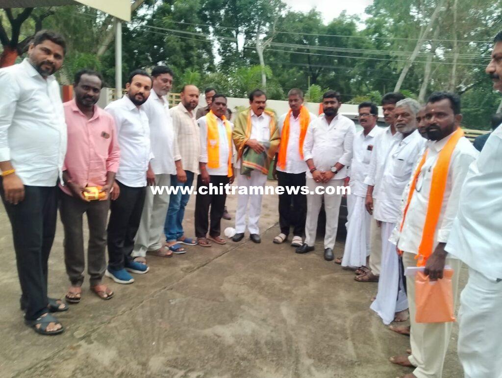 ADILABAD: ఎమ్మెల్యే పాయల్ శంకర్ కు సన్మానం 