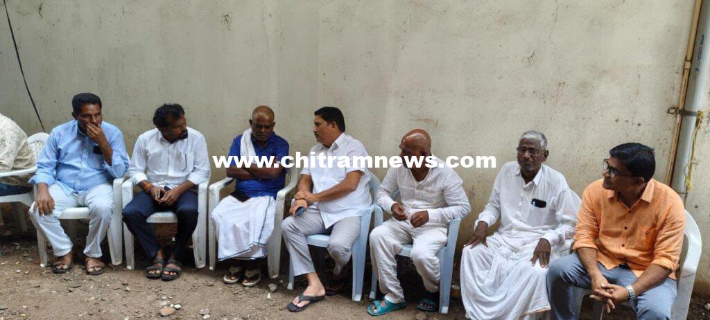 AADE GAJENDER: బాధిత కుటుంబానికి బోథ్ నియోజకవర్గ కాంగ్రెస్ పార్టీ ఇంఛార్జి ఆడే గజేందర్ పరామర్శ