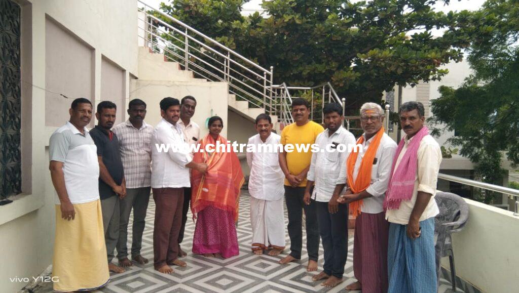 YOGA: యోగ శిక్షకురాలికి మాజీ ఎమ్మెల్యే విఠల్ రెడ్డి సన్మానం 