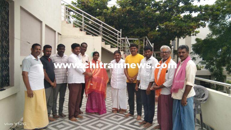 YOGA: యోగ శిక్షకురాలికి మాజీ ఎమ్మెల్యే విఠల్ రెడ్డి సన్మానం 