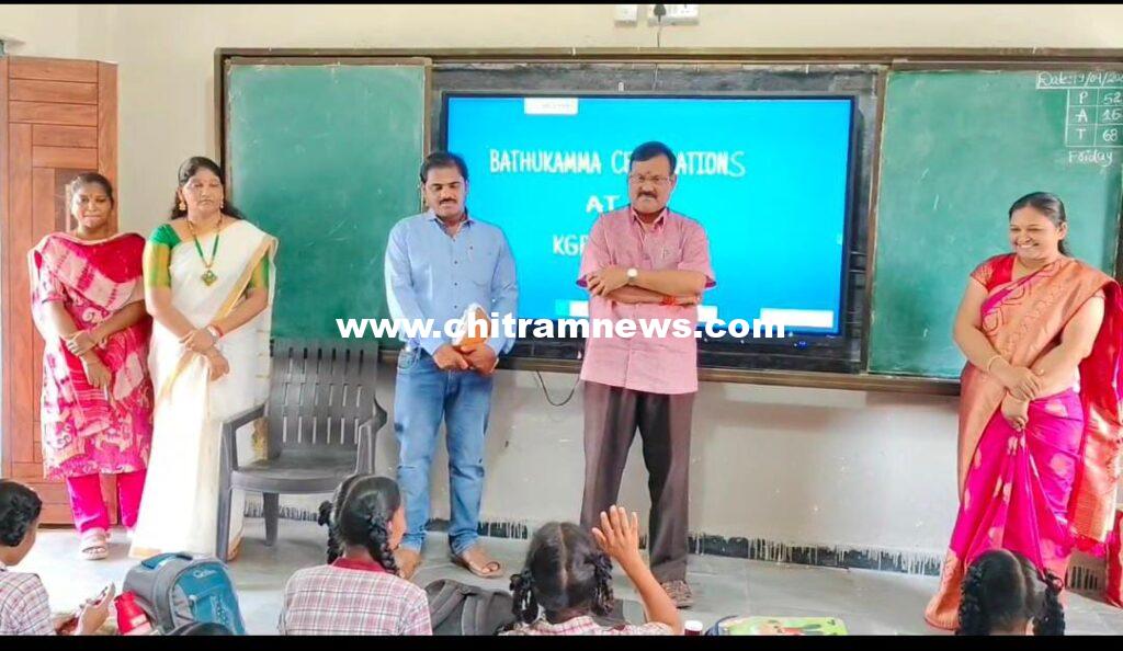 విద్యార్థులు లక్ష్యం నిర్దేశించుకొని ముందుకు వెళ్లాలి