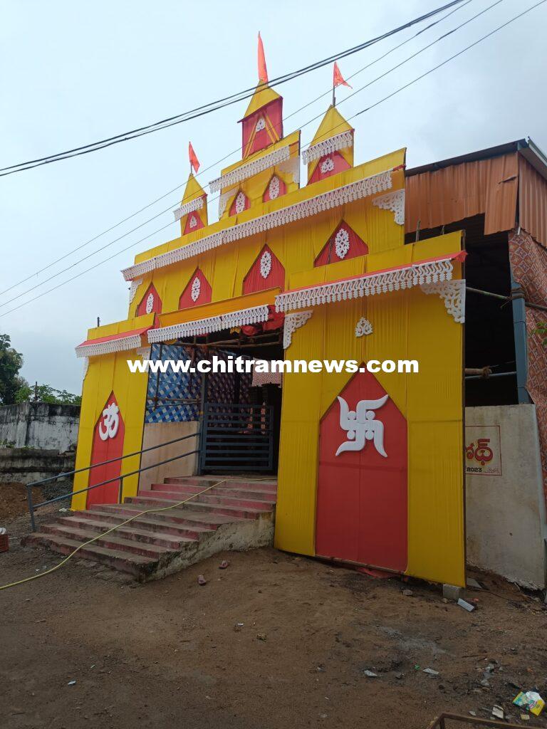 బోథ్ లో ముస్తాబవుతున్న దుర్గ మండపం