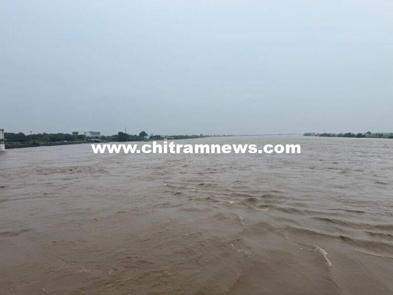 ఉగ్రరూపం దాల్చిన బాసర గోదావరి 