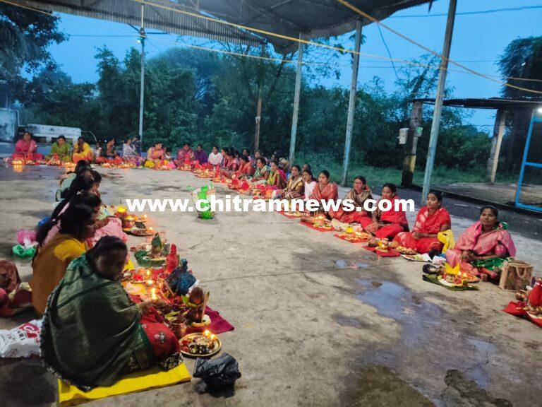 కూర గ్రామంలో మహిళల సాముహిక  కుంకుమార్చన 