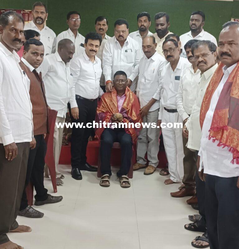 ఉత్తమ ఉపాధ్యాయునికి సన్మానం