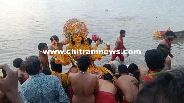 బాసర గోదారమ్మ ఒడికి దుర్గామాతలు