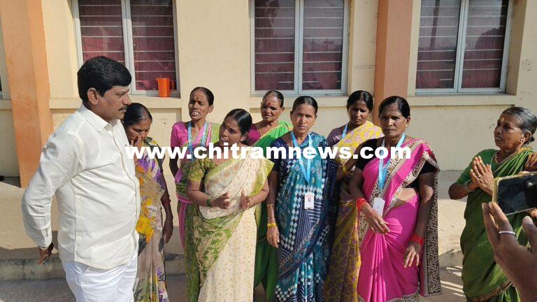 విధుల్లో చేర్చుకోండి..లడ్డు ప్యాకేజ్ దినసరి కూలీలు 