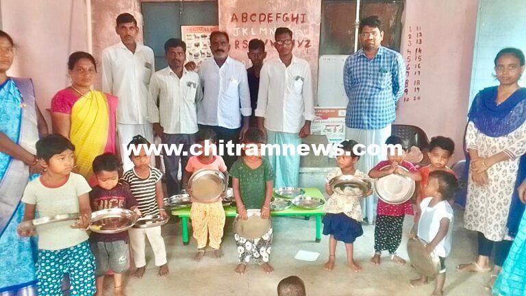 అడానేశ్వర ఫౌండేషన్ ఆధ్వర్యంలో ప్లేట్ల పంపిణీ