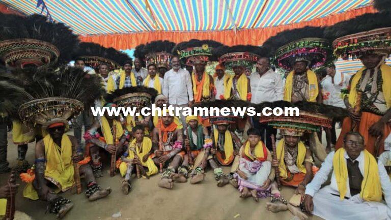 దండారీ ఉత్సవాల్లో పాల్గొన్న సామాజిక కార్యకర్త ముడుపు మౌనిష్ రెడ్డి