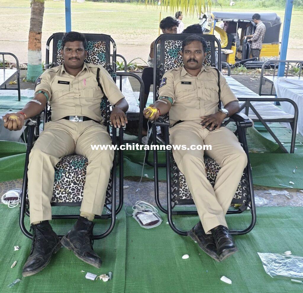 పోలీసు అమరవీరుల దినోత్సవం సందర్భంగా మెగా రక్తదాన శిబిరం