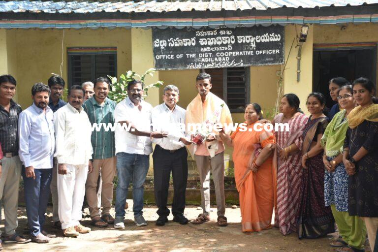 అసిస్టెంట్ రిజిస్ట్రార్ రామెల్లి శివకుమార్ కు సన్మానం