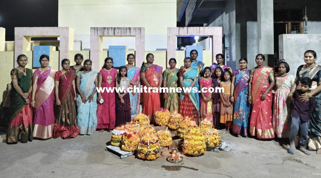 బేలలో వైభవంగా బతుకమ్మ నిమజ్జనం 