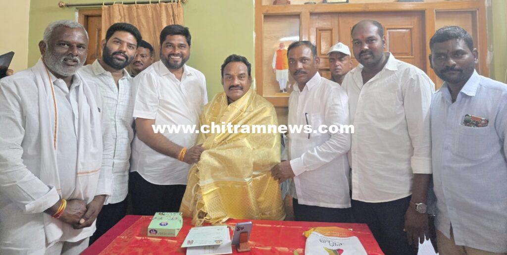 MP: ఘనంగా ఆదిలాబాద్ ఎంపీ గోడం నగేష్ జన్మదిన వేడుకలు