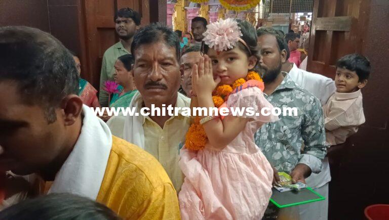 కార్తిక పౌర్ణమి సందర్భంగా బాసర ఆలయంలో భక్తుల సందడి  