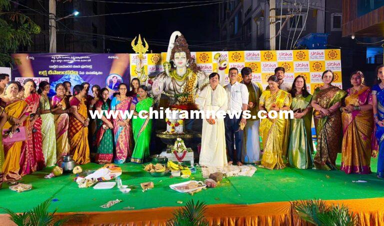 కోకాపేట్‌లోని శ్లోక ది గ్లోబల్ స్కూల్ లో లక్ష దీపోత్సవం