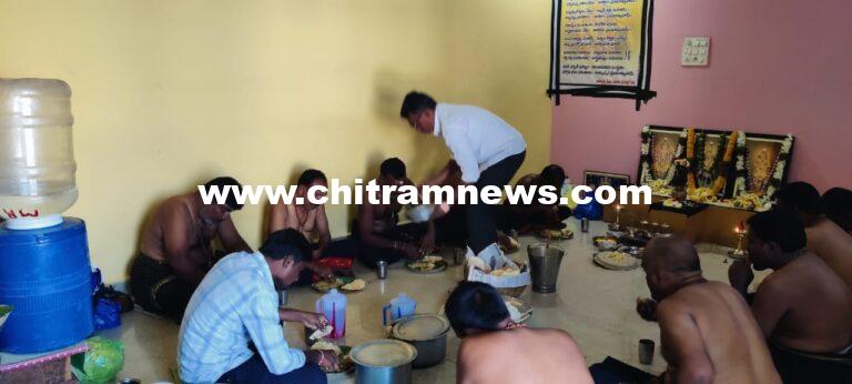 AYYAPPA SWAMI: అయ్యప్ప స్వాములకు భిక్ష ఏర్పాటు చేసిన షేక్ అలీ