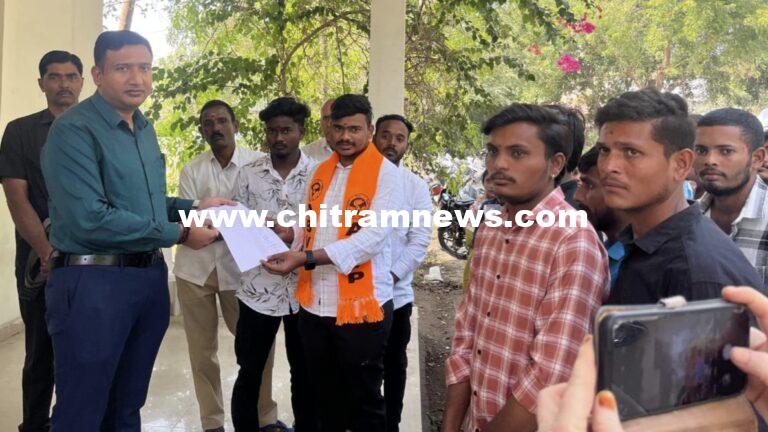 డిగ్రీ పరీక్ష కేంద్రాన్ని బేలలోనే ఏర్పాటు చేయాలని కలెక్టర్ కు ఏబీవీపీ నేతల వినతి