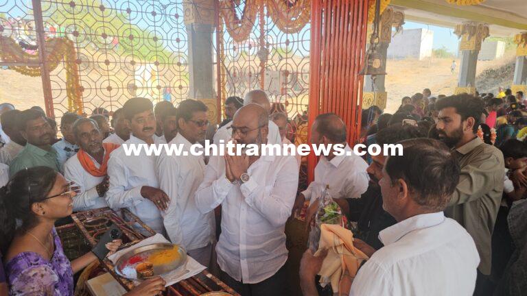 ఎల్లమ్మ ఆలయంలో ముడుపు మౌనిష్ రెడ్డి పూజలు
