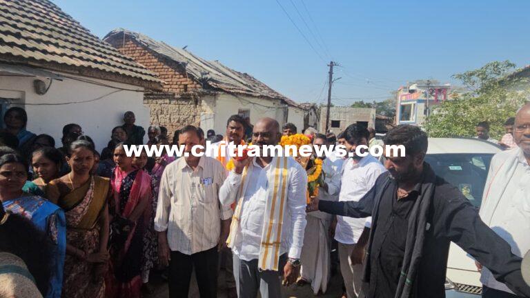 బాజీరావుబాబా పల్లకీ మోసి..గ్రామస్తులతో కలిసి నృత్యం చేసి