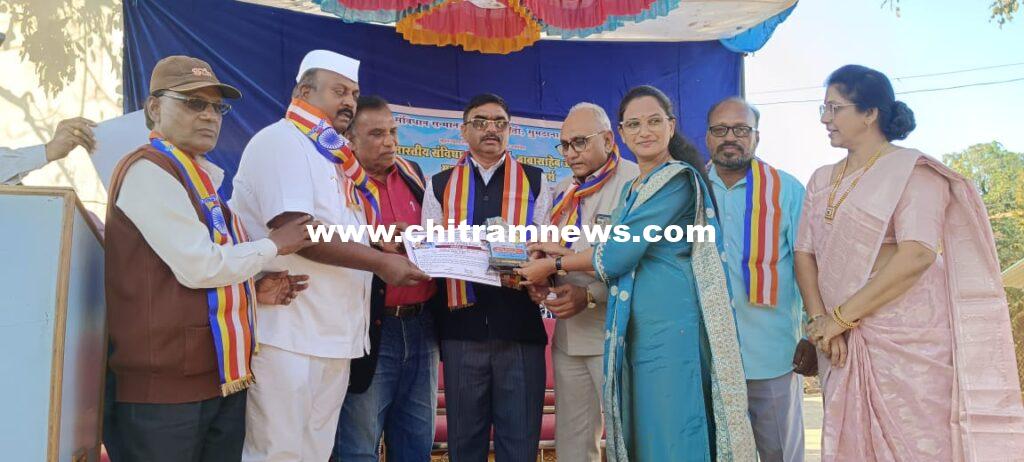 సాహితీవేత్తలు సుకుమార్ పెట్కులే, మధూ బావల్కర్ లకు జాతీయ పురస్కారాలు