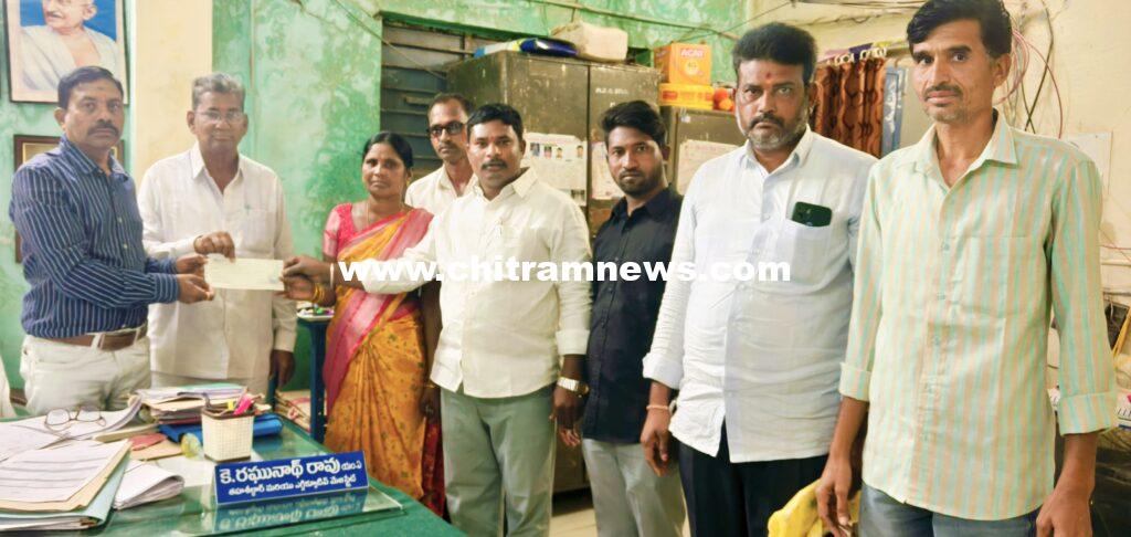 లబ్దిదారులకు కల్యాణలక్ష్మి చెక్కుల పంపిణీ 