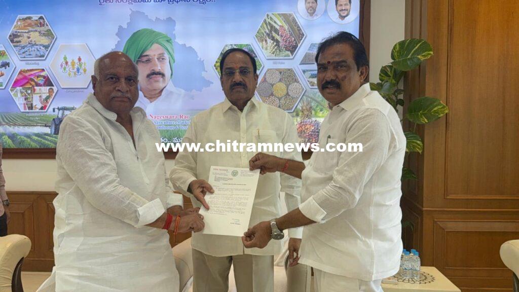 సోయాబీన్ రైతుల సమస్యలపై  వ్యవసాయ శాఖ మంత్రిని కలిసిన ఎమ్మెల్యేలు  పాయల్ శంకర్, రామారావు పటేల్