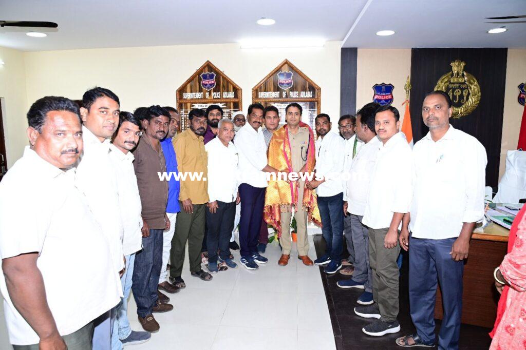 ఎస్పీ అఖిల్ మహాజన్‌ కు నూతన సంవత్సర శుభాకాంక్షలు తెలిపిన బోరంచు శ్రీకాంత్ రెడ్డి 