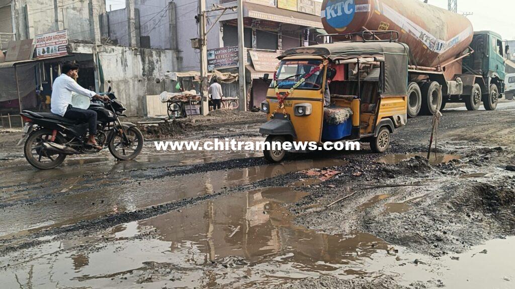 అధ్వానంగా బేల జాతీయ రహదారి..పట్టించుకునేవారేరి?