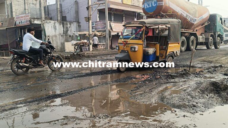 అధ్వానంగా బేల జాతీయ రహదారి..పట్టించుకునేవారేరి?