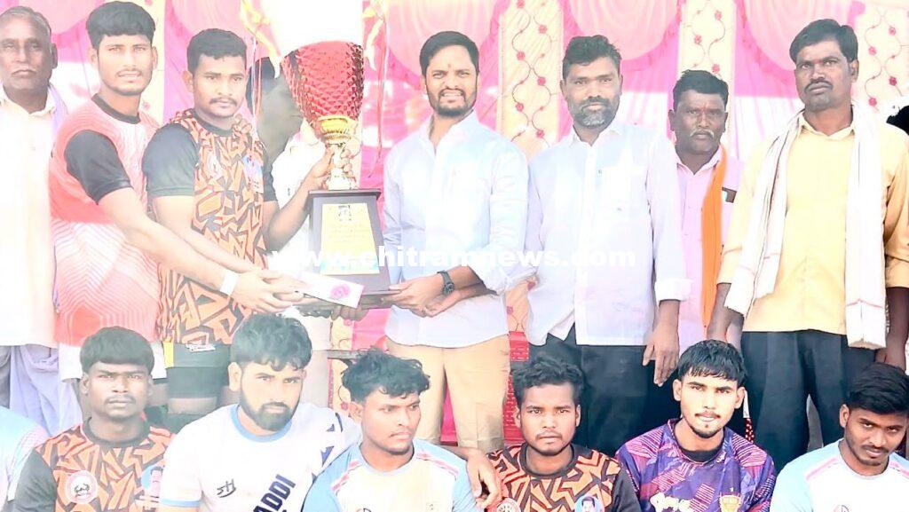 క్రీడా పోటీలకు ఎల్లప్పుడూ తమ వంతు సహకారం అందిస్తాం_అడనేశ్వర్ చైర్మన్ సతీష్ పవార్