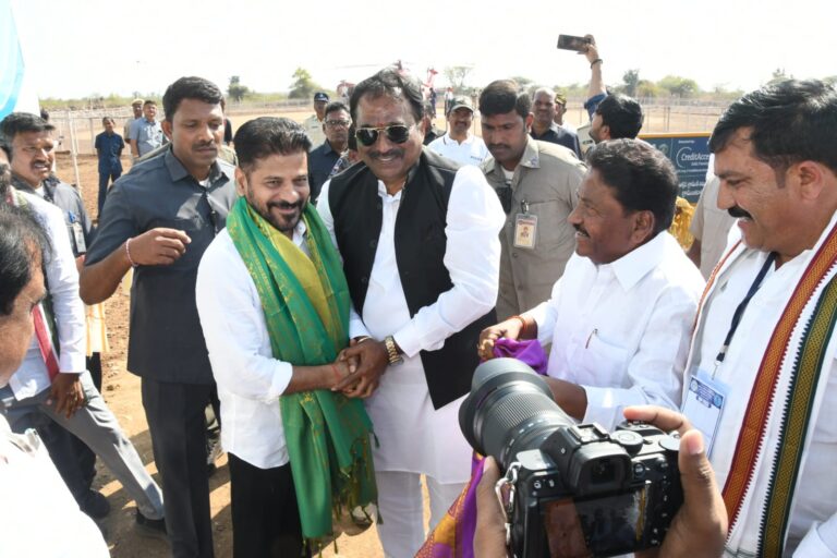 సీఎం రేవంత్ రెడ్డికి స్వాగతం పలికిన లోక ప్రవీణ్ రెడ్డి 