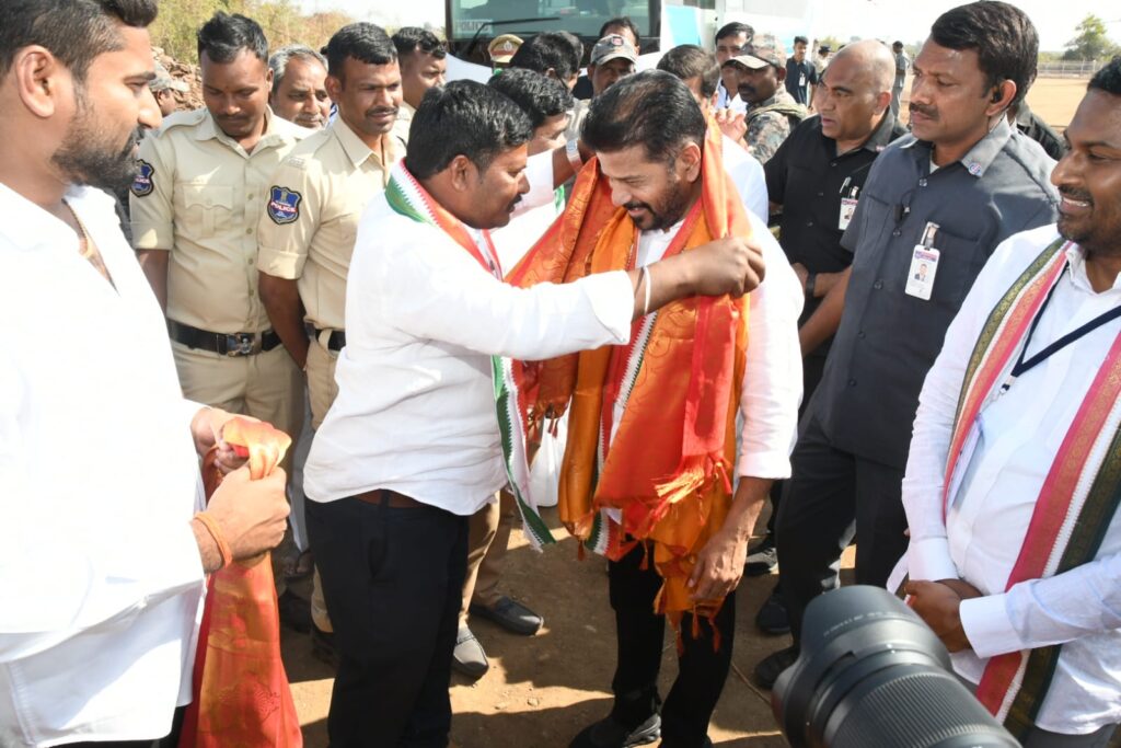 సీఎం రేవంత్ రెడ్డిని సత్కరించిన సామ రూపేష్ రెడ్డి