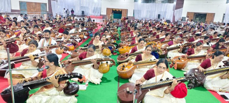 బాసర ఆలయంలో అలరించిన సంగీత కచేరి