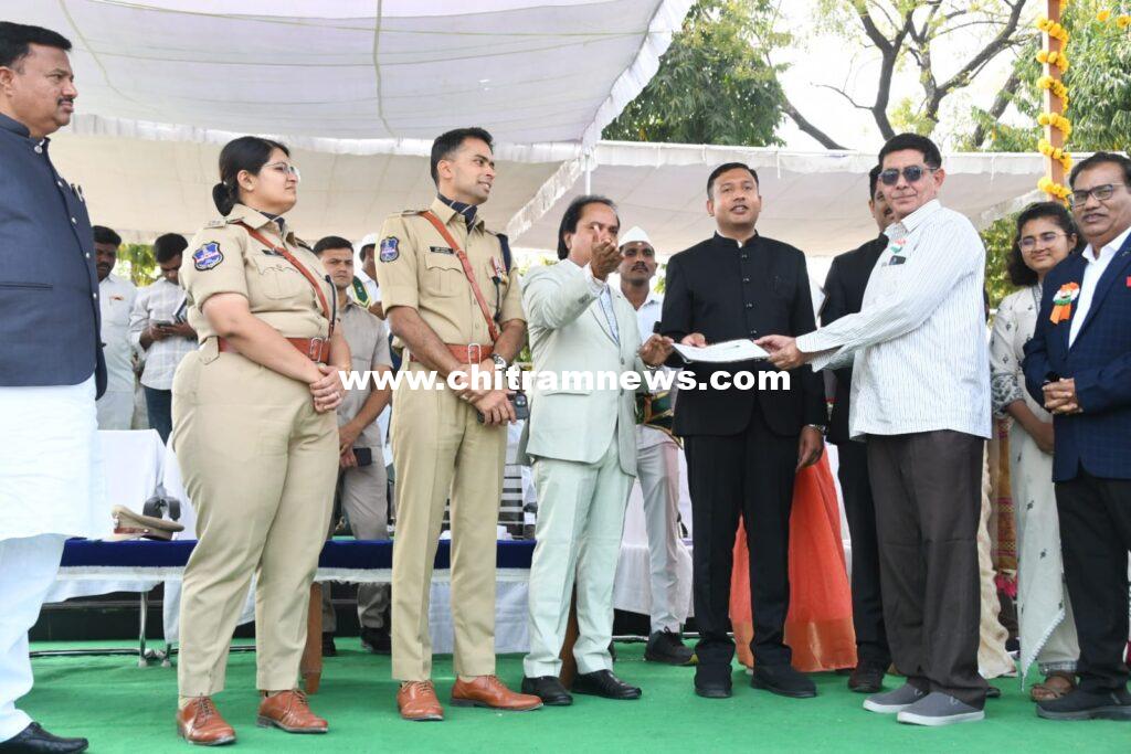 ఉత్తమ అధికారిగా రిమ్స్ అసిస్టెంట్ డైరెక్టర్ సిరాజొద్దీన్