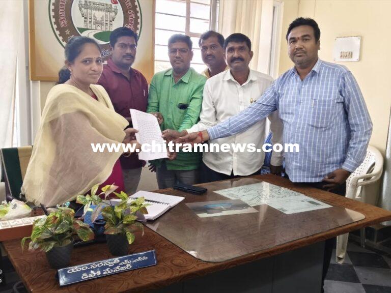 కడెం మండల ప్రజలకు బస్సు సౌకర్యం కల్పించాలి 