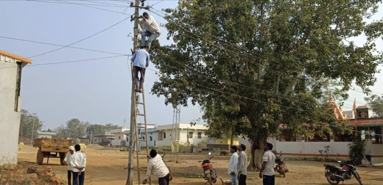 కీర్గుల్ (కె) గ్రామంలో సర్పంచ్ ఆధ్వర్యంలో వీధి దీపాలు 