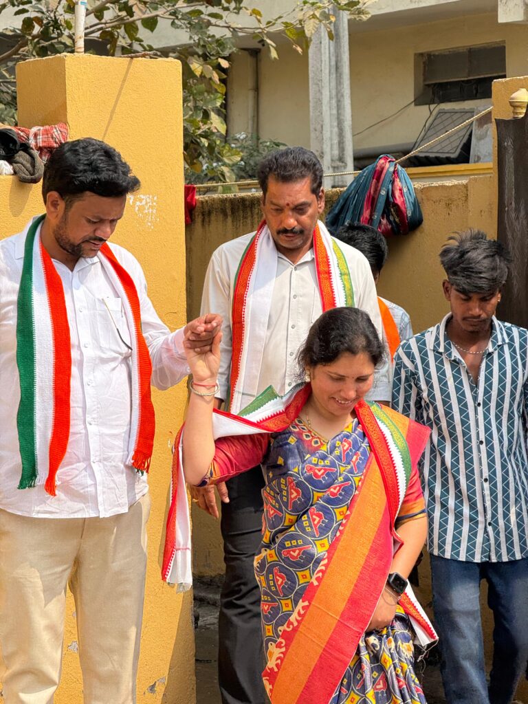 42 వార్డు కౌన్సిలర్ గా స్వాతి మంగేష్ ను గెలిపించండి 