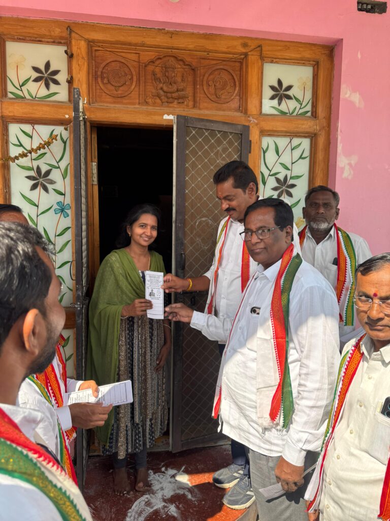 కాంగ్రెస్ కౌన్సిలర్ అభ్యర్థులకు మద్దతుగా బోరంచు శ్రీకాంత్ రెడ్డి ప్రచారం