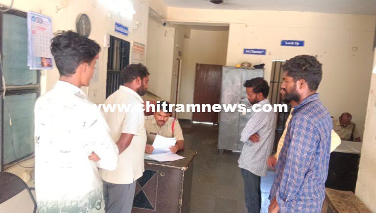 ఇంటి ముందర పార్కు చేసిన బైక్ చోరీ  