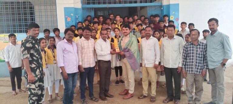 పది పరీక్షలు భయం లేకుండా ఇష్టంతో రాయాలి: ఎస్సై నవనీత్ రెడ్డి 