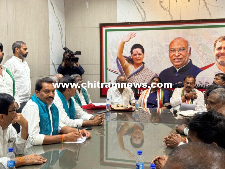 రైతాంగ సమస్యలపై గాంధీ భవన్ సమావేశంలో పాల్గొన్న బోరంచు 