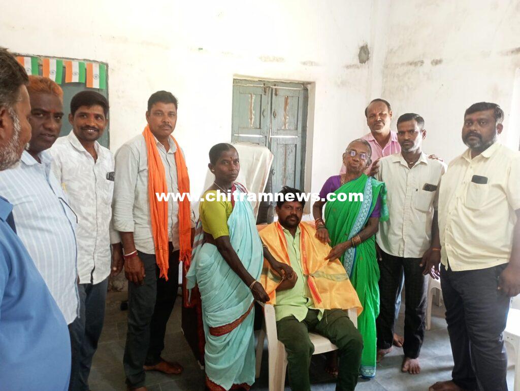 గ్రామ పంచాయతీ పారిశుద్ధ్య కార్మికులకు ఘన సన్మానం