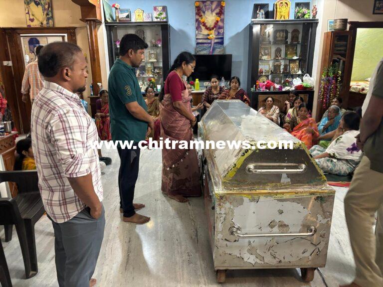 మాజీ ఎమ్మెల్యే పార్థివ దేహానికి నివాళులర్పించిన డీసీసీ అధ్యక్షురాలు ఆత్రం సుగుణ