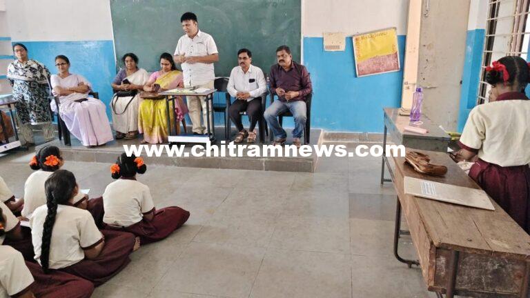 హెచ్‌పీవీ వ్యాక్సినేషన్ పై అపోహలు వీడాలి : జిల్లా వైద్యాధికారి రాజేందర్ 