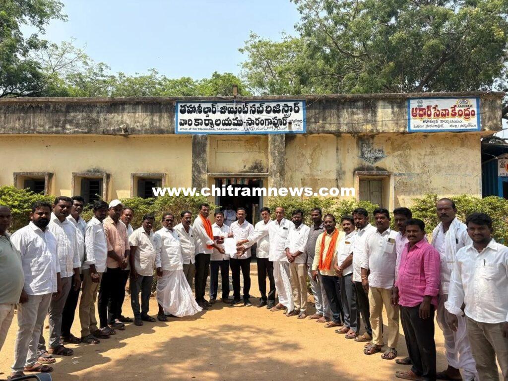 ఆరు గ్యారంటీలు అమలు చేయాలని తహసీల్దార్ కు బీజేపీ నేతల వినతి