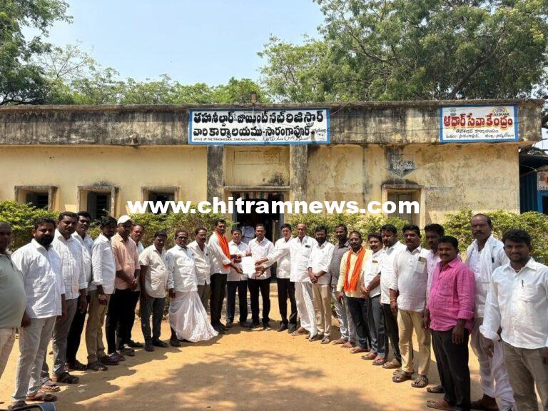 ఆరు గ్యారంటీలు అమలు చేయాలని తహసీల్దార్ కు బీజేపీ నేతల వినతి