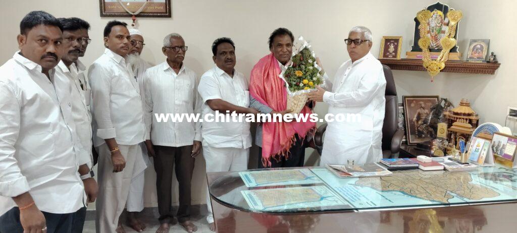 ప్రముఖ సాహిత్య వేత్త మధు బావల్కర్‌కు మాజీ ఎమ్మెల్యే బోస్లె నారాయణ రావు పాటిల్ సత్కారం