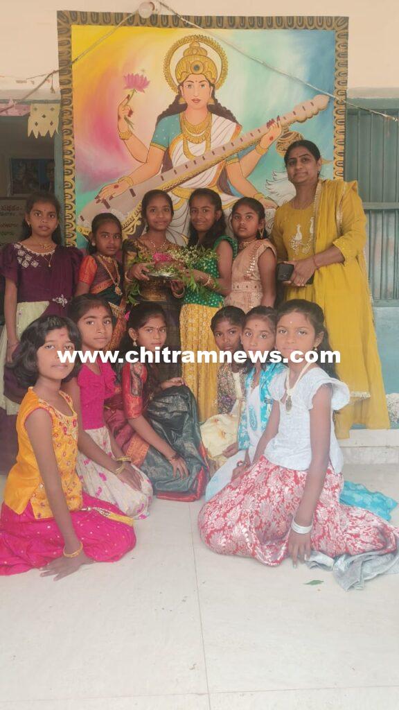 పాఠశాలలో ఘనంగా ముందస్తు ఉగాది వేడుకలు
