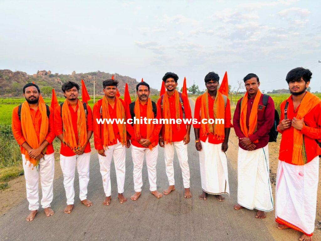 కొండగట్టుకు కాలినడకన అంజన్న భక్తులు 