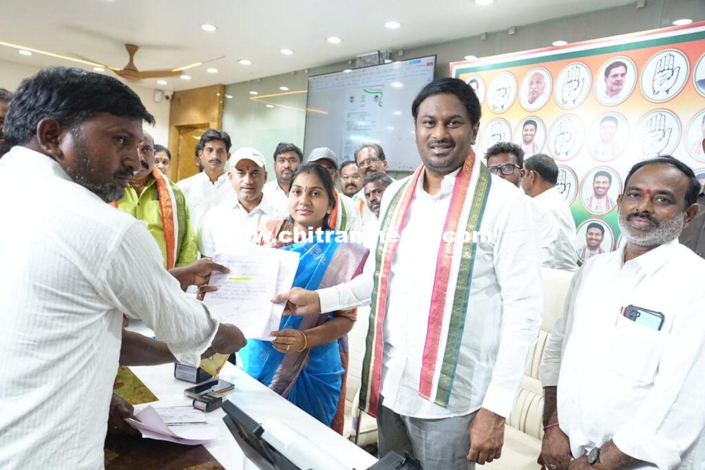 సమస్యల పరిష్కారమే లక్ష్యం: ‘ప్రజా దర్బార్’ కార్యక్రమంలో  కంది శ్రీనివాస రెడ్డి 